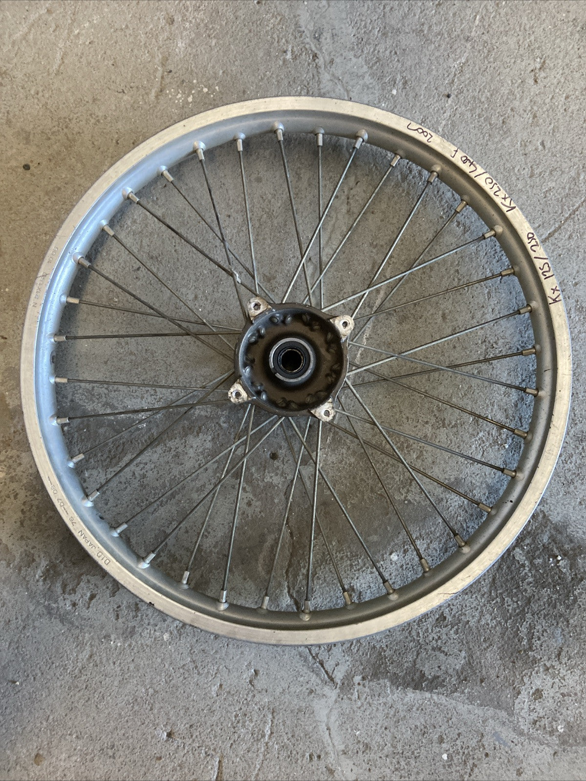 06 07 08 KAWASAKI KX 250F KX 450F KX 125/ 250 OEM FRONT WHEEL 41034-0037-10Y